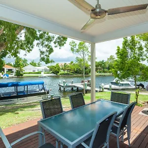 Resort Noosa Entrance Waterfront